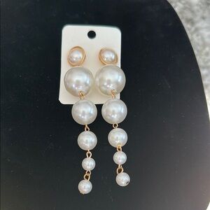 ☘️Elegant Pearl Drop Earrings